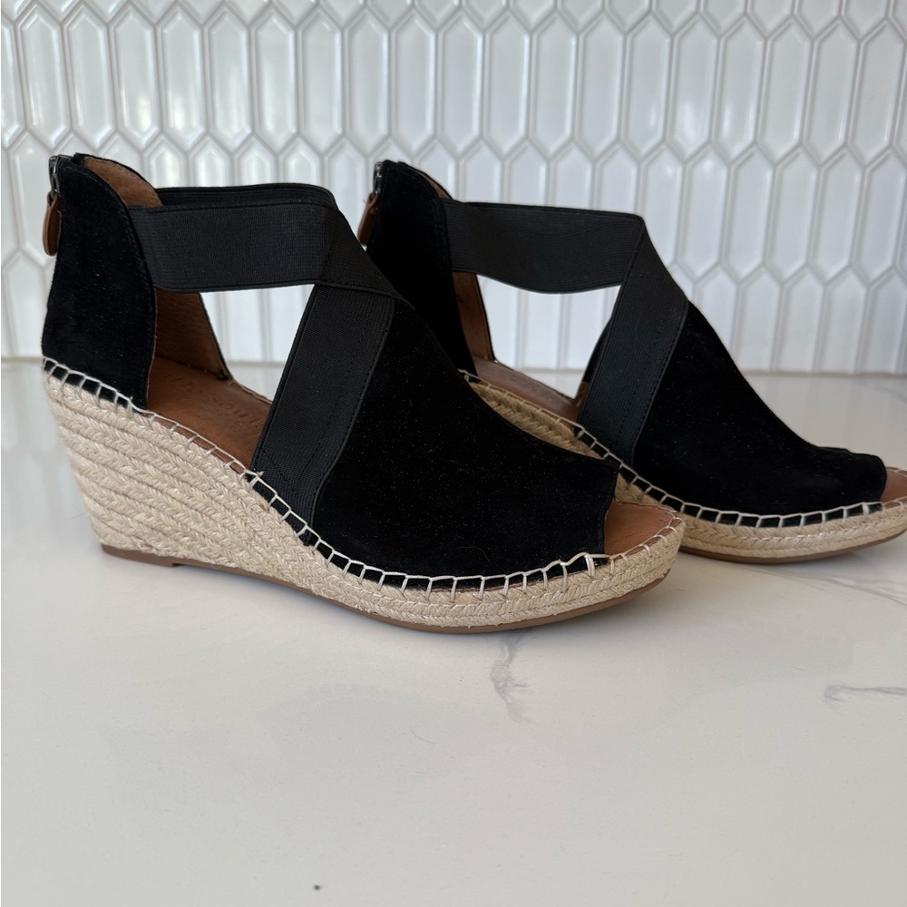 New in box! gentle souls by Kenneth Cole, Espadrille, sz 10 🖤